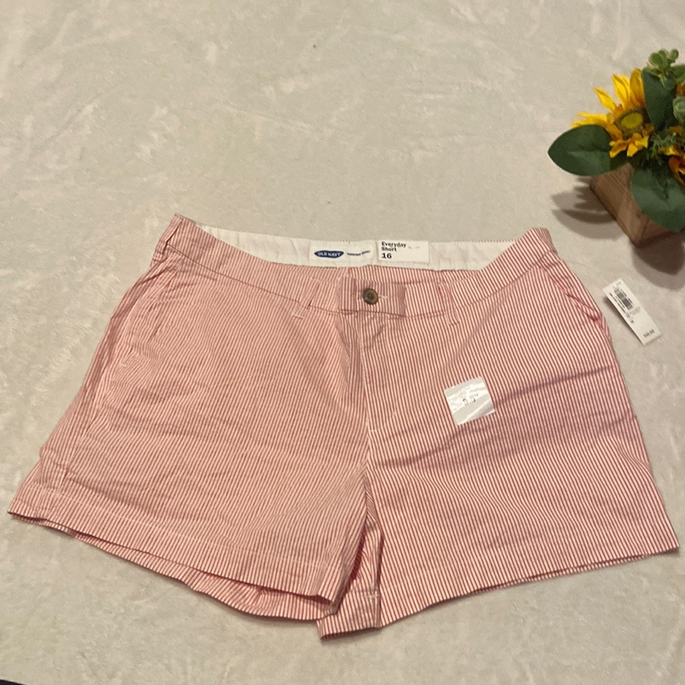 OLD NAVY NWT Size 16 Everyday Short